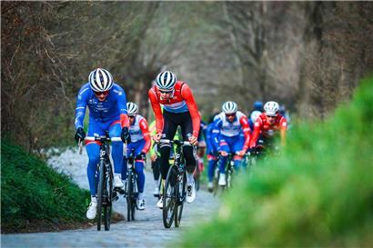 Kevin Geniets (im Meistertrikot) fährt in diesem Jahr seine zweite Flandern-Rundfahrt
