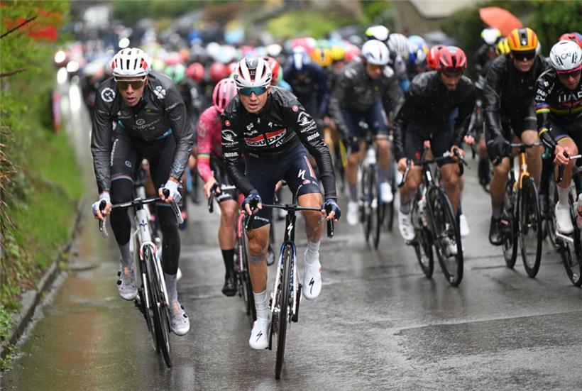 Kevin Geniets (links) fuhr stets aufmerskam an der Spitze des Hauptfelds 
