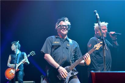 Kevin Wasserman (mittig) und Bryan Keith „Dexter“ Holland (links) sind Urgesteine des Punkrock. Ihre Musikkarriere begann Mitte der achtziger Jahre.
