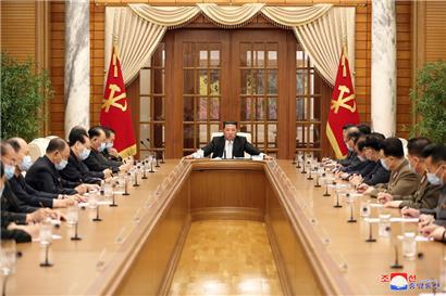 Kim Jong-un, Machthaber von Nordkorea, bei einer Sitzung des Zentralkomitees der regierenden Arbeiterpartei
