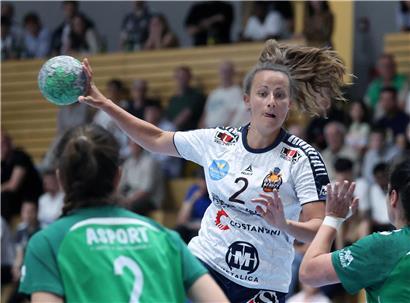 Kim Wirtz in HBD-Trikot beim Handballspiel, langjährige Spielerin des HBD-Teams