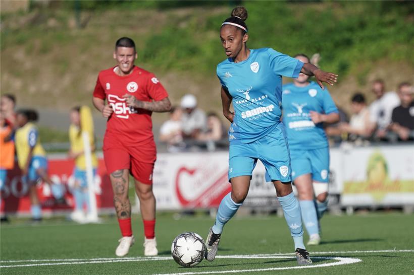 Kimberley Dos Santos ist beim Racing geblieben und eine der erfahreneren Spielerinnen
