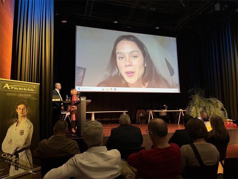 Karate in Niederanven: Aus der Garage zum Weltmeisterverein Kimberly Nelting gratulierte per Videobotschaft aus Berlin, wo sie studiert