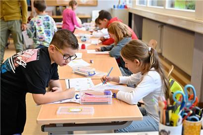 Kinder sollten bereits im Grundschulalter präventive Maßnahmen gegen Rückenschmerzen lernen, findet Physiotherapeut Patrick Obertin
