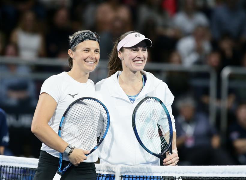 Kirsten Flipkens (l.) konnte im Finale Martina Hingis bezwingen
