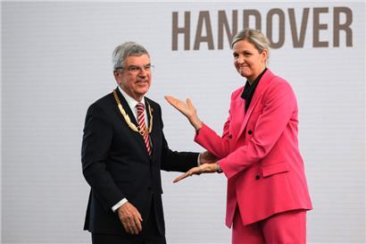 Kirsty Coventry stehen heikle Aufgaben bevor
