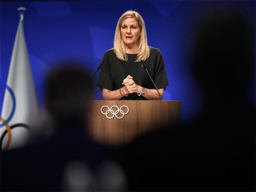 Kirsty Coventry bei ihrer Amtseinführung als IOC-Präsidentin vor einem Jahr, symbolisch für Führung im internationalen Sport