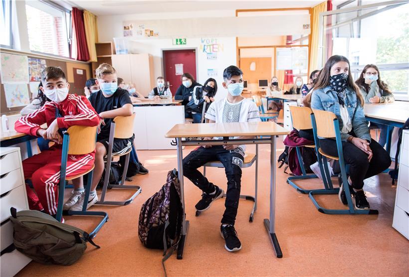 Klassenräume müssen wegen der Corona-Maßnahmen regelmäßig gelüftet werden
