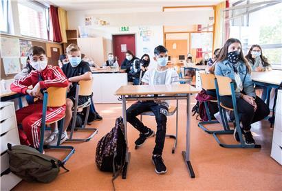 Klassenräume müssen wegen der Corona-Maßnahmen regelmäßig gelüftet werden

