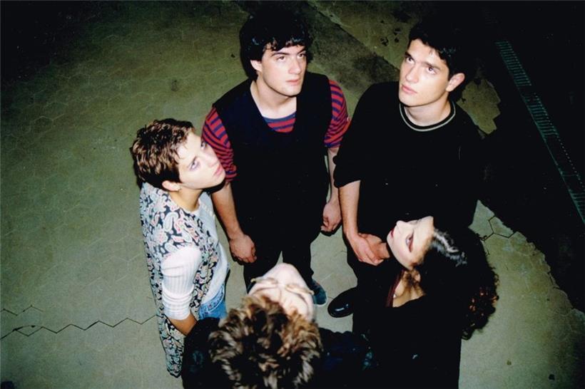 Kleines Rätsel: In „Menschheitsdämmerung“ (1998) von Marc Baum spielten u.a. der Historiker Vincent Artuso und die Schauspielerin Brigitte Urhausen mit – wer erkennt die beiden auf dem Archivfoto?
