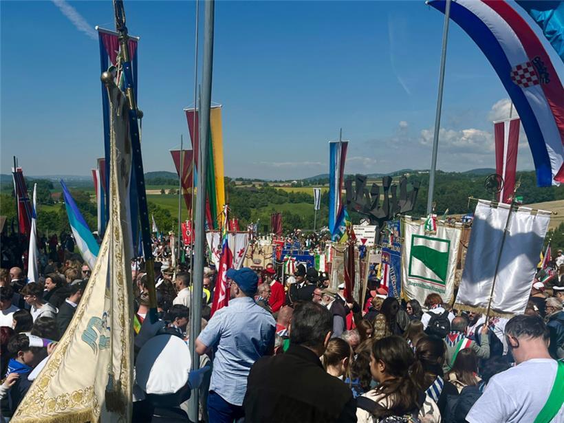 Knapp 20.000 Menschen waren zur Feier im Gedenken an die Befreiung gekommen
