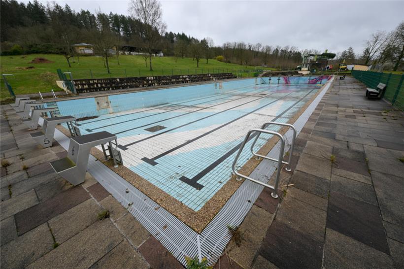 Knapp fünf Millionen Euro sollen Umbau und Renovation des olympischen Beckens des Freibads in Vianden kosten
