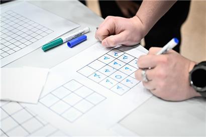 Knapp jeder dritte Schüler hat Schwierigkeiten in Mathematik. Eine crowdfinanzierte „Learn’box“ könnte helfen. 
