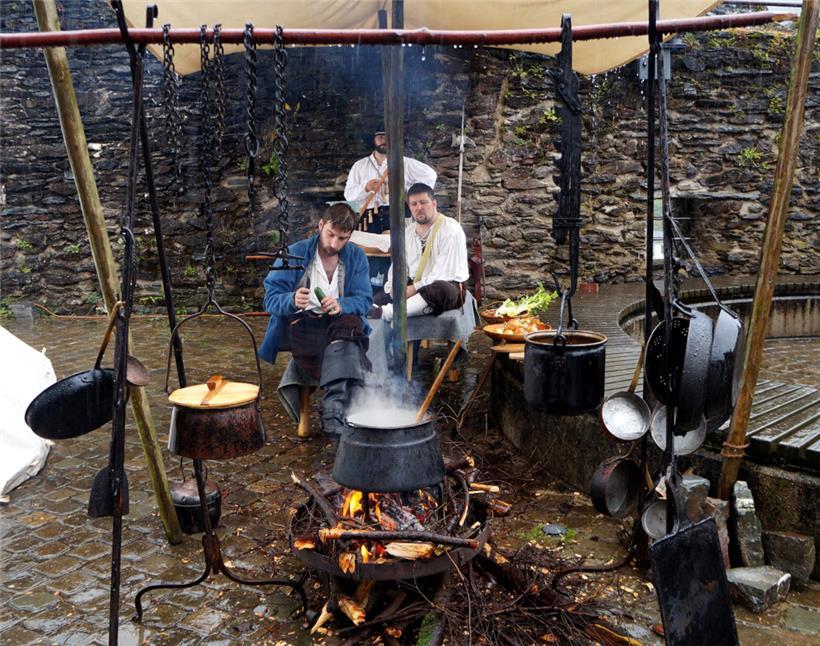 Kochen am Lagerfeuer wie die „alten Rittersleut“