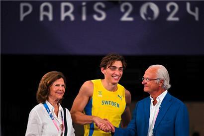 König Carl Gustaf und Königin Silva von Schweden gratulieren „Mondo“ Duplantis
