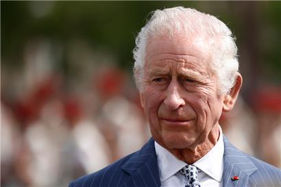 König Charles III. hat sich nach den rechtsextremen Ausschreitungen bei der Polizei bedankt
