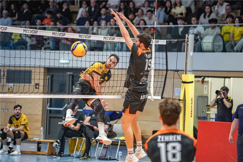 Sina Arab und Strassen beim entscheidenden Matchball im Finale, Kampf um die Meisterschaft im Tennis