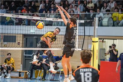 Sina Arab und Strassen beim entscheidenden Matchball im Finale, Kampf um die Meisterschaft im Tennis