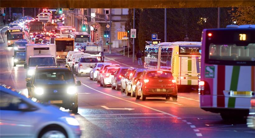 Könnte eine Dezentralisierung der Arbeitsplätze zu einer Beruhigung von Luxemburgs Verkehr beitragen?
