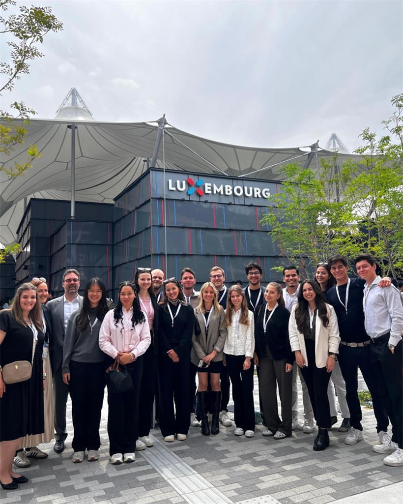 Komitee und Mitglieder der Anesec vor dem Luxemburger Pavillon bei der Weltausstellung dieses Jahr in Osaka
