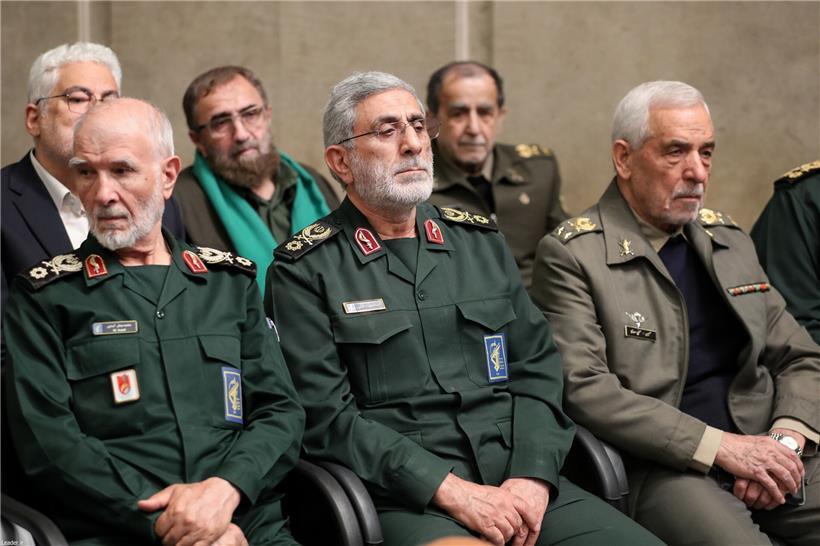 Kommandeure der Kuds-Truppe des Korps der Islamischen Revolutionsgarden (IRGC) und Esmail Qa’ani (M) 
