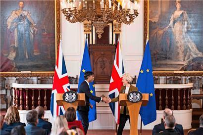 Kommissionspräsidentin Ursula von der Leyen und der britische Premier Rishi Sunak am Montag in London
