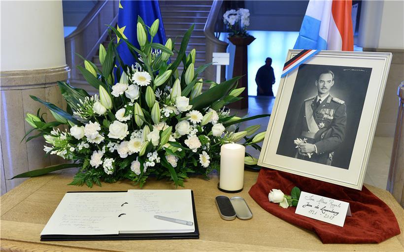 Kondolenzbuch für die Symbolfigur Jean de Luxembourg
