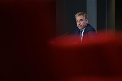Konkrete Nachfragen zu Infektionsverläufen an bestimmten Schulen werden von Bildungsminister Claude Meisch nicht mehr beantwortet
