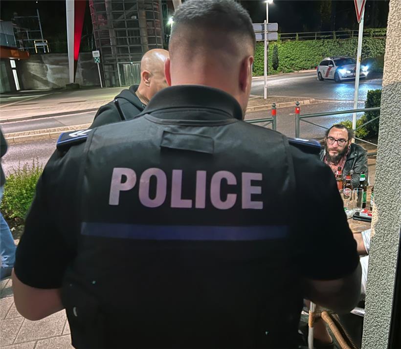 Kontrolle in Esch. Durch die lokale Polizei soll eine permanente Präsenz der Ordnungshüter im Zentrum gewährleistet werden. 
