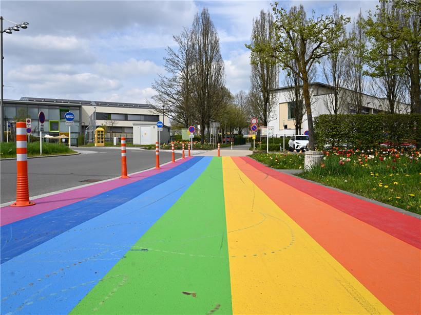Kopfschütteln beim Politflüsterer über die Reaktionen auf den Regenbogen-Streifen in Niederanven