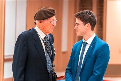 Korea-Veteran Léon Moyen und MNHM-Direktor Benoît Niederkorn
