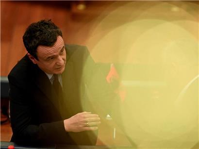 Kosovos Ministerpräsident Albin Kurti bei der geheimnisvollen Präsidentschaftskandidaten-Kür, politische Spannung sichtbar