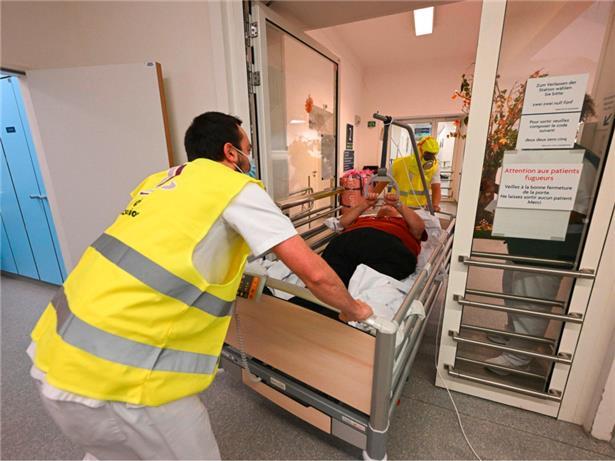 Krankenpfleger vor drei Jahren bei einer Notfallübung im CHEM in Düdelingen
