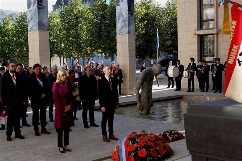 Kranzniederlegung in Esch
