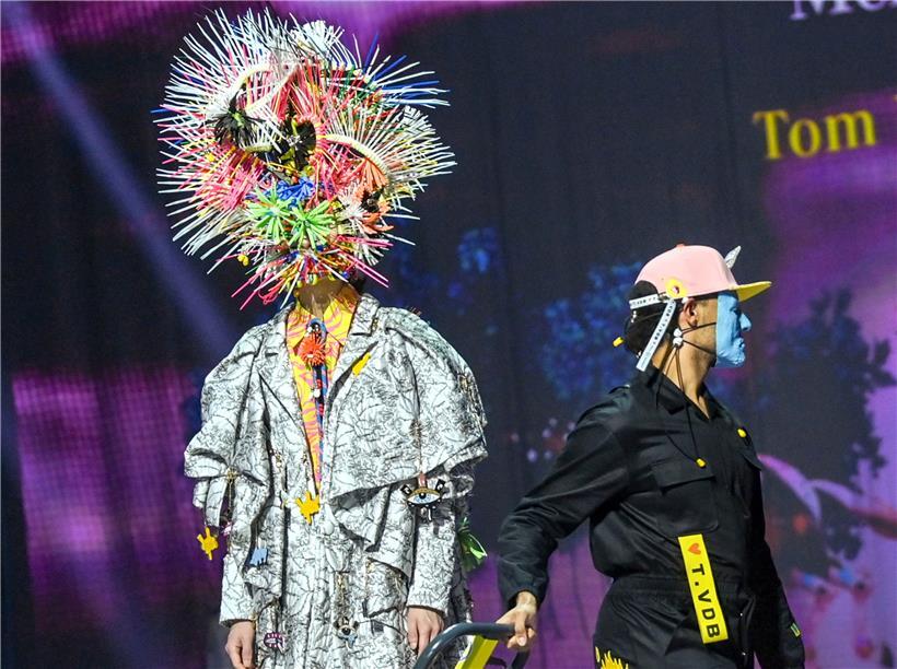 Kreationen des Designers Tom Van Der Borght im Rahmen der Mercedes-Benz Fashion Week
