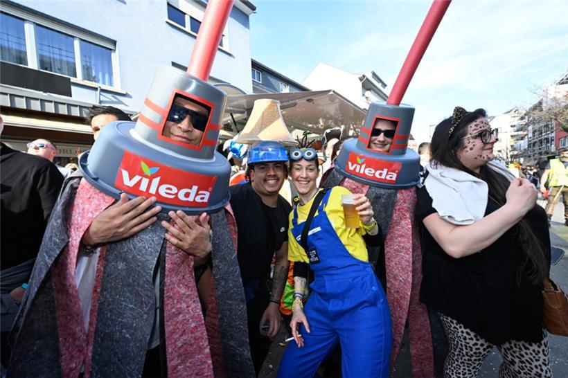 Kreative Idee mit aufwendiger Umsetzung: Wischmopps einer bekannten Marke an Pro...