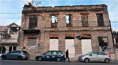 Kriegsruine aus den 90er Jahren in der südbosnischen Stadt Mostar
