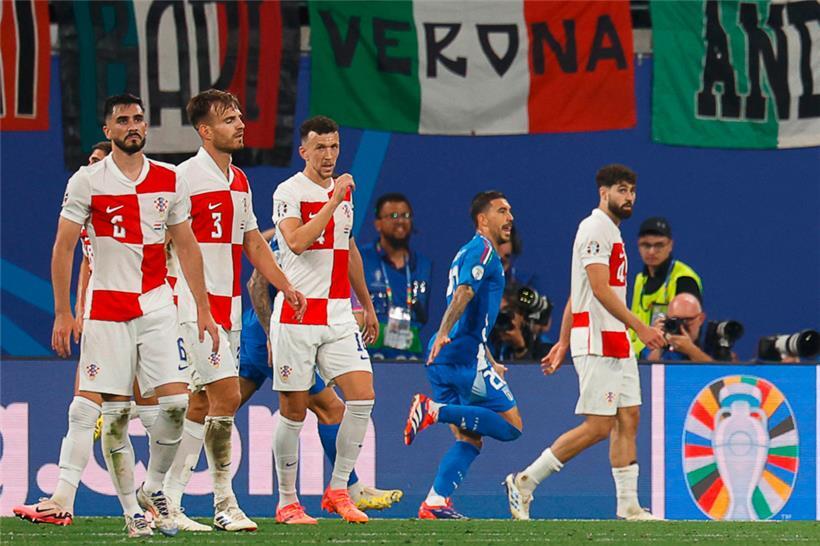 Kroatien ist schockiert, Mattia Zaccagni und Italien feiern
