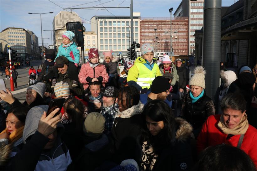 Kühles, sonniges Wetter zog die Menschen in Scharen an