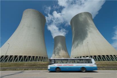 Kühltürme des tschechischen Atomkraftwerks Temelin: Dort sollen ab 2024 keine russischen Brennstäbe mehr verwendet werden
