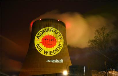 Kühlturm des Atomkraftwerks in Emsland
