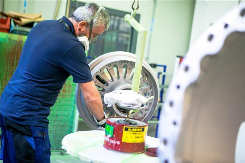 Kürzere Arbeitszeiten könnten angesichts ausgeruhterer und motivierterer Mitarbeiter die Produktivität auch in Industriebetrieben steigern
