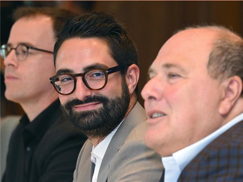 Kulturminister Eric Thill (DP) spricht engagiert gegen Machtmissbrauch im Kultursektor bei offizieller Veranstaltung.