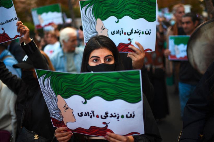 Kundgebung in Paris im September 2022 aus Solidarität mit den Aufständischen im Iran
