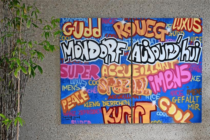 Kunst im Rathaus von Mondorf, die das Lebensgefühl in der Gemeinde vermittelt
