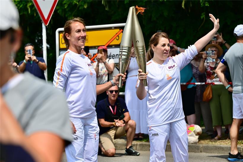 Kurz hinter der Moselbrücke übernahm Anne Kremer die Olympische Flamme