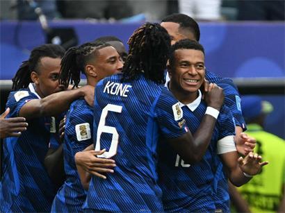 Kylian Mbappé erzielt zweiten Doppelpack in der WM, französischer Stürmer feiert herausragende Torleistung