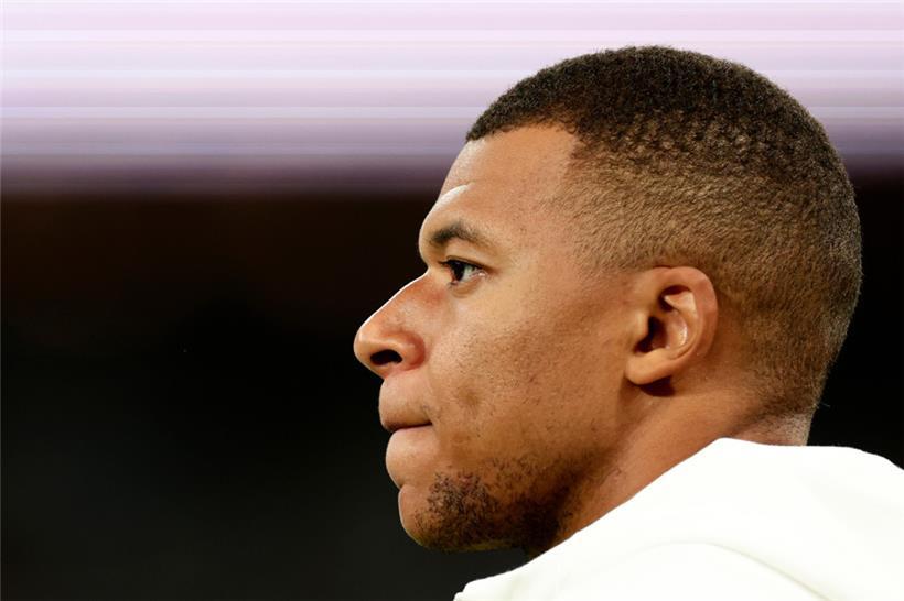 Kylian Mbappe von Real Madrid konzentriert sich vor dem Fußballspie
