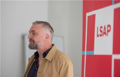 LSAP-Fraktionssprecher Steve Faltz  fordert von der Mehrheit totale Transparenz 
