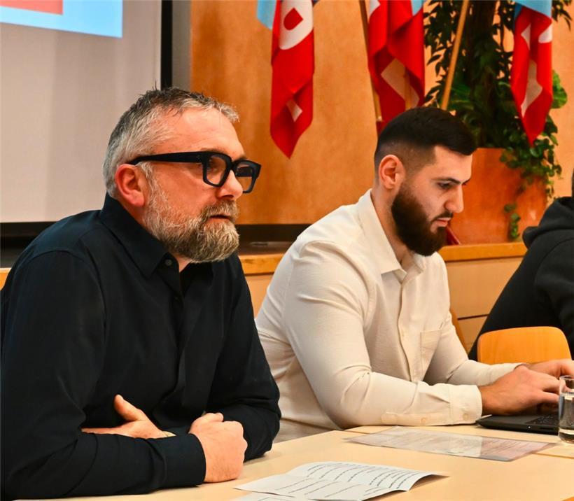 LSAP-Franktionschef Steve Faltz und Generalsekretär Aldin Avdic (r.)
